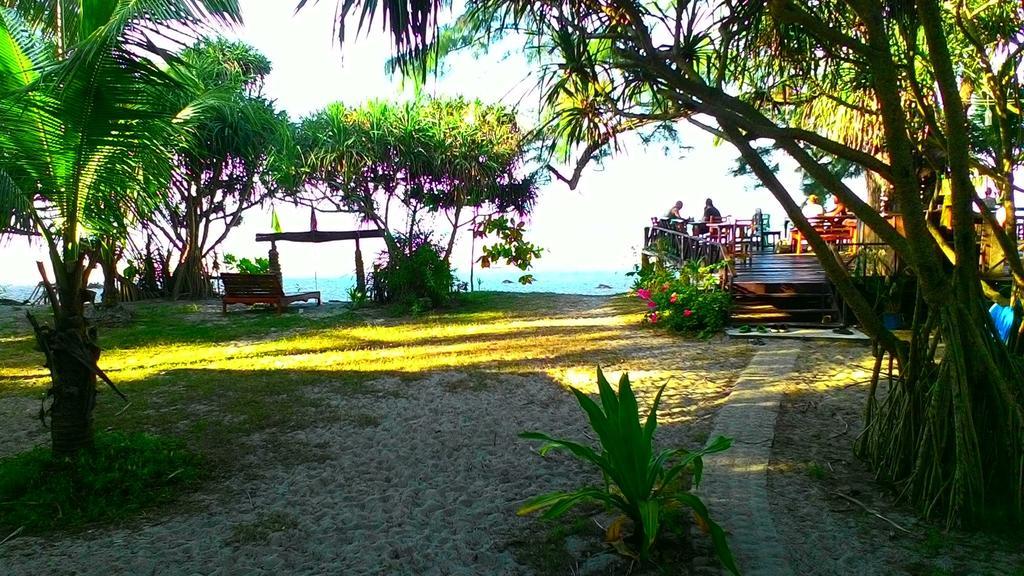 Hornbill Hut Hotel Koh Phayam Exterior photo